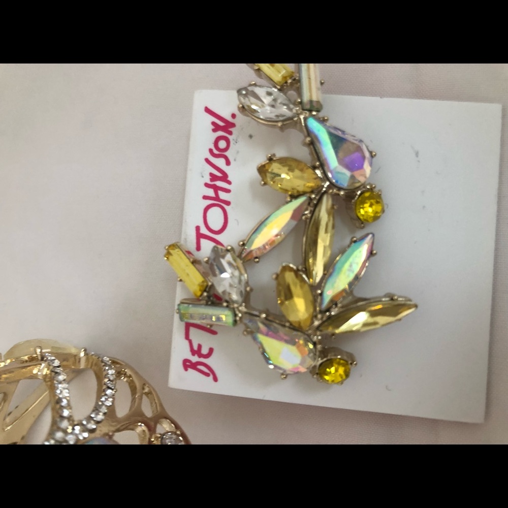 Betsey Johnson jewelry - Picture 5 of 8